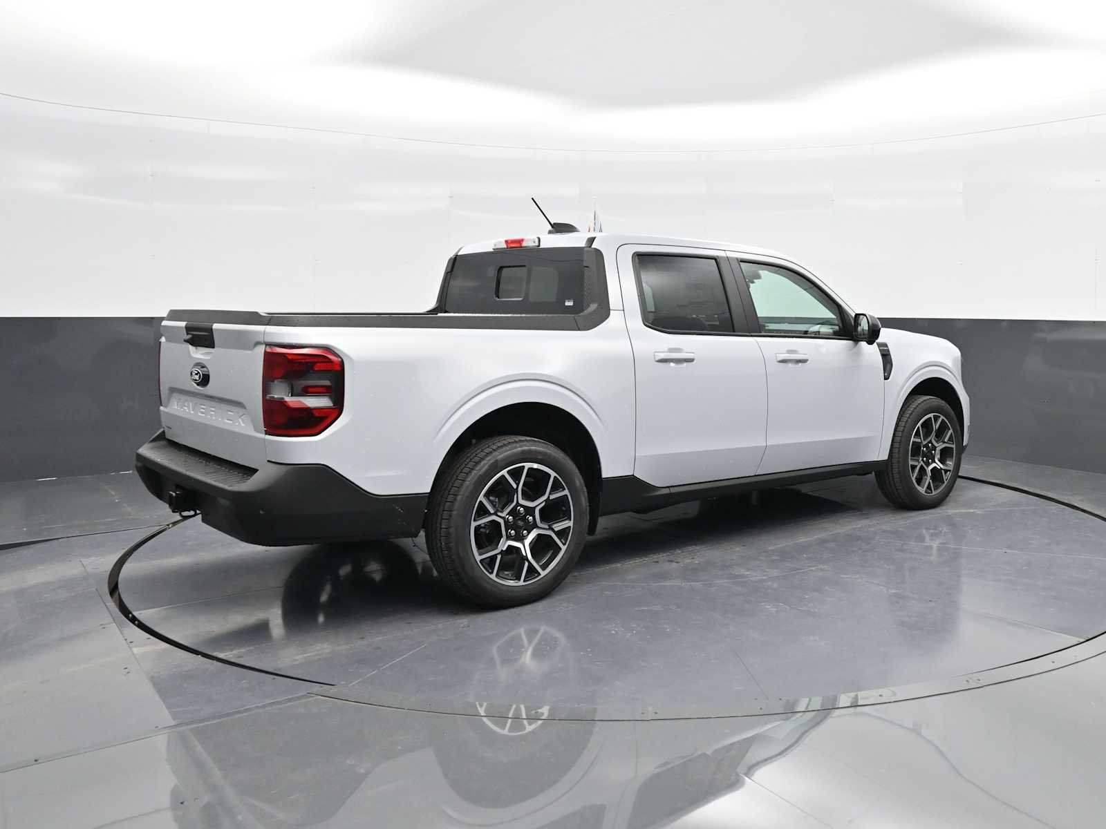 Used 2025 Ford Maverick Lariat w/ 4K Tow Package AWD/4WD image 8