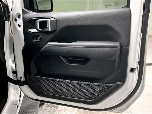 Used 2022 Jeep Wrangler Unlimited Sahara w/ Cold Weather Group image 22