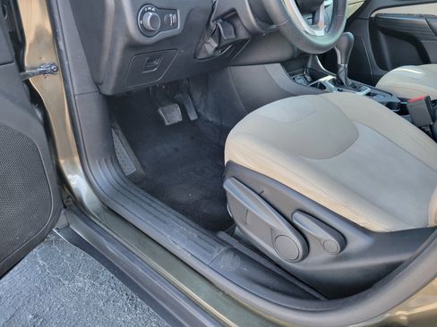 Used 2016 Jeep Cherokee Sport image 22