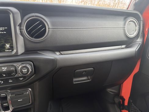 Used 2023 Jeep Wrangler Sahara w/ Cold Weather Group image 20