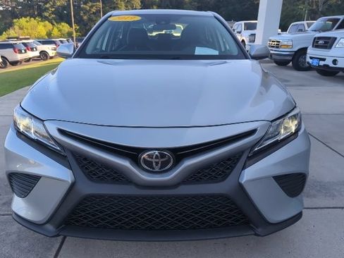 Used 2019 Toyota Camry SE FWD image 2