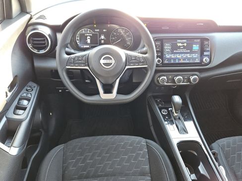 Used 2024 Nissan Kicks SV image 5