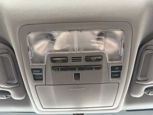 Used 2017 Toyota Camry XSE image 23