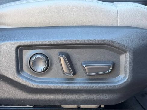 Used 2023 Toyota Tundra Limited w/ Power Package AWD/4WD image 29