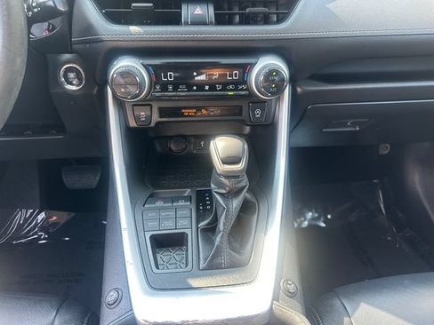 Used 2022 Toyota RAV4 XLE AWD/4WD image 24