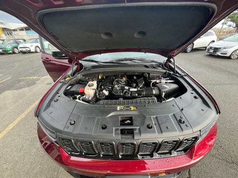 Used 2023 Jeep Grand Cherokee Altitude image 32