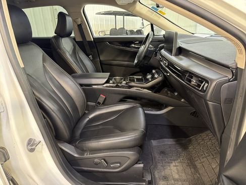 Used 2022 Lincoln Nautilus FWD w/ Premium Package image 12
