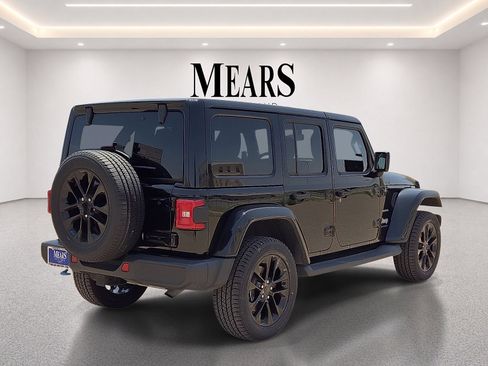 Used 2023 Jeep Wrangler Unlimited Sahara AWD/4WD image 5