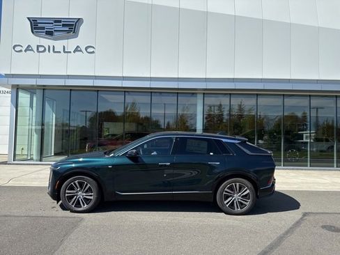 New 2025 Cadillac Lyriq Luxury image 9