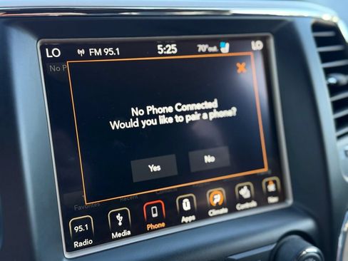 Used 2016 Jeep Grand Cherokee Limited w/ Luxury Group II AWD/4WD image 23