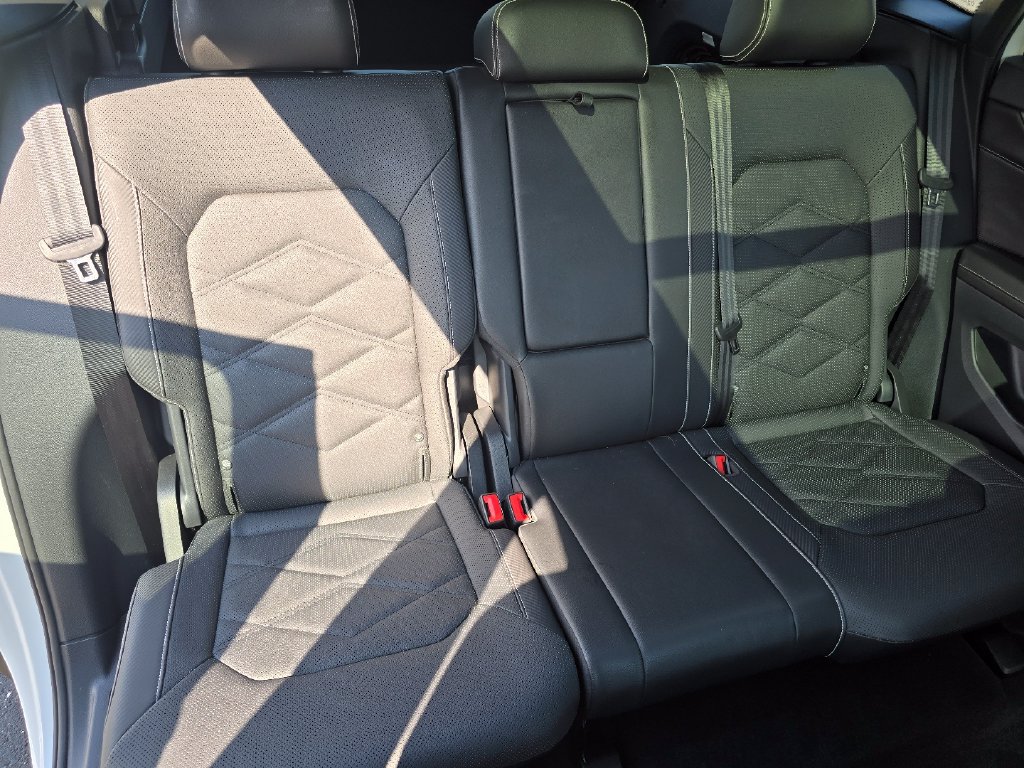 Used 2024 Volkswagen Atlas Cross Sport SE w/ Panoramic Sunroof Package AWD/4WD image 28