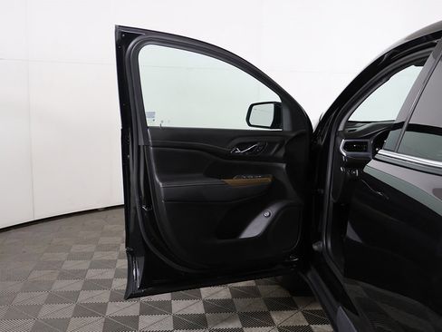 Used 2023 GMC Acadia SLE w/ Driver Convenience Package image 18