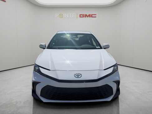 Used 2025 Toyota Camry SE FWD image 8