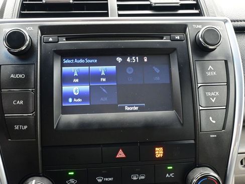 Used 2016 Toyota Camry LE image 32