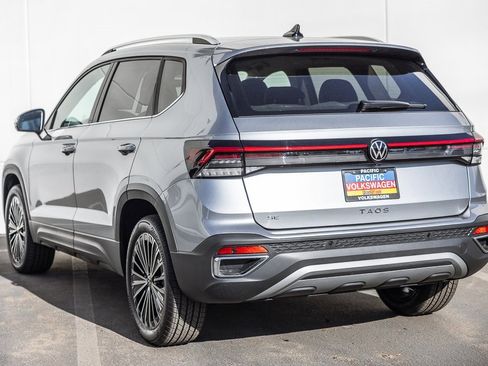 New 2025 Volkswagen Taos SE image 3
