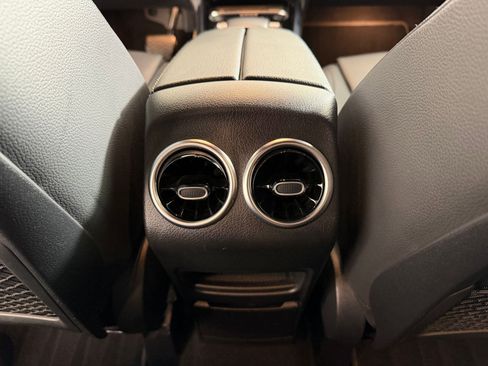 Used 2022 Mercedes-Benz GLA 250 4MATIC image 29