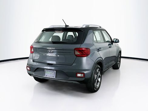 Used 2025 Hyundai Venue Limited image 9