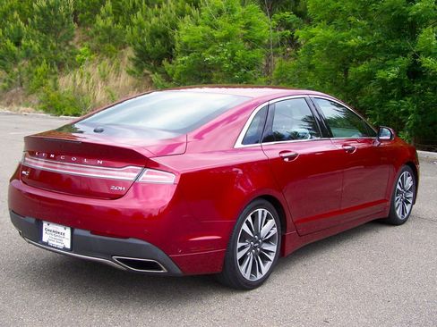 Used 2017 Lincoln MKZ Reserve w/ Luxury Package FWD image 4