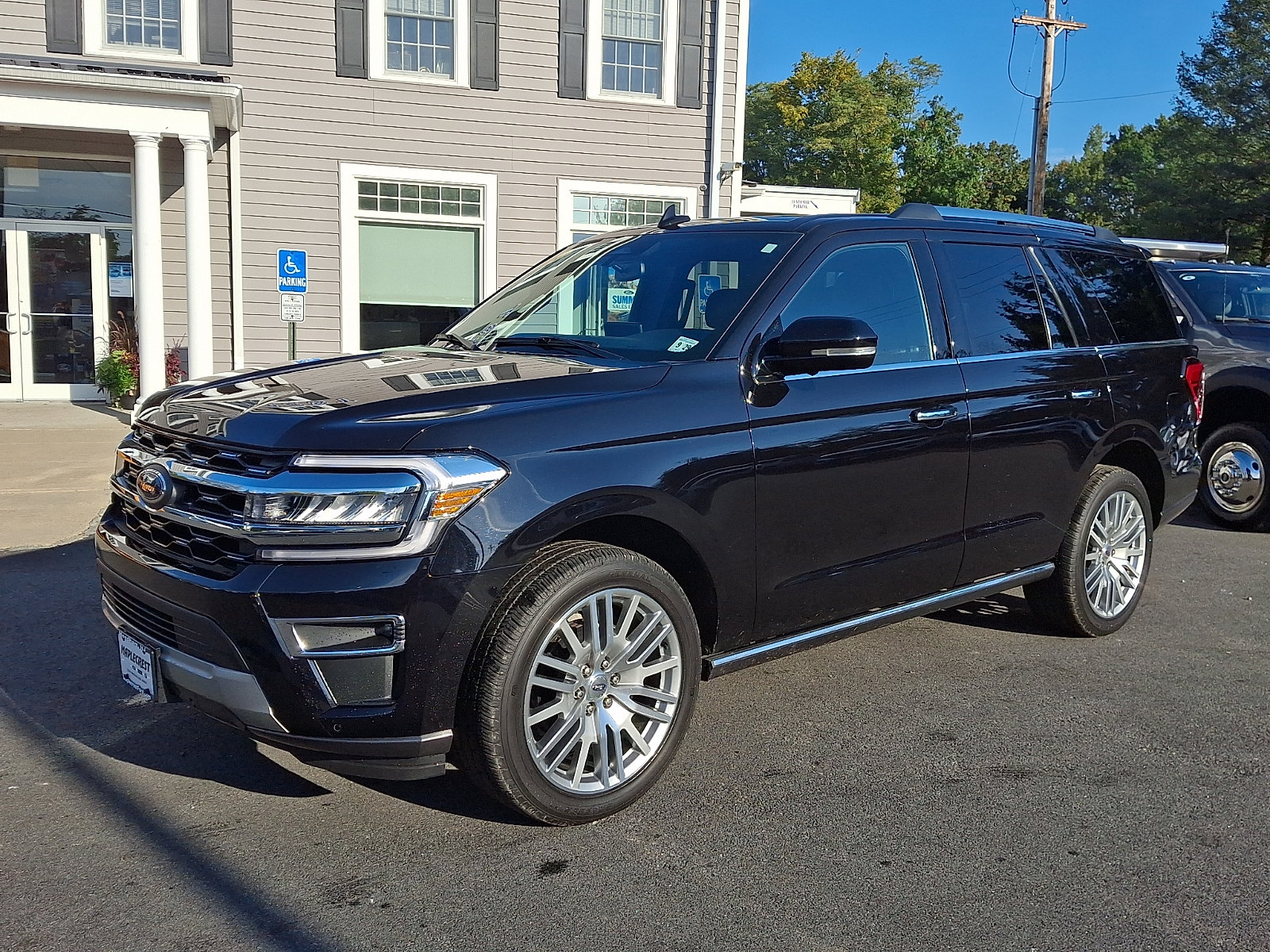 Used 2024 Ford Expedition Limited AWD/4WD image 1