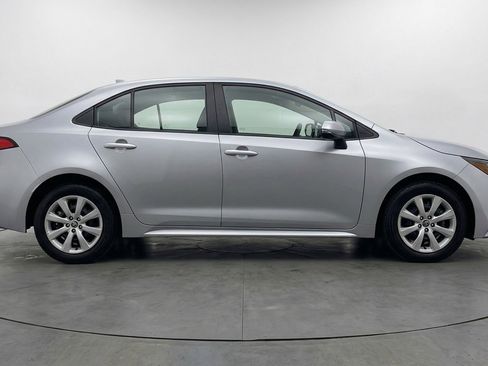 Used 2025 Toyota Corolla LE FWD image 11