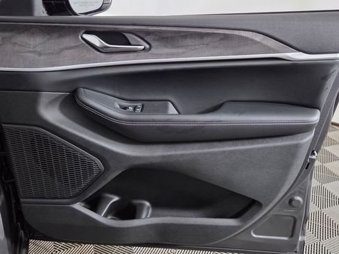 New 2025 Jeep Grand Cherokee Limited w/ Black Appearance Package image 36