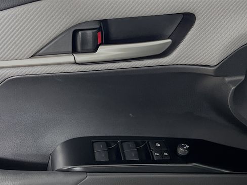 Used 2025 Toyota Camry SE image 17