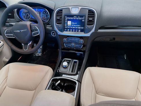 Used 2023 Chrysler 300 Touring L image 11
