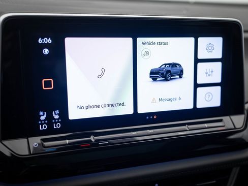 Used 2025 Volkswagen Atlas Peak Edition SE image 30