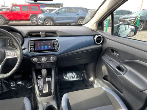 Used 2025 Nissan Versa SV image 34