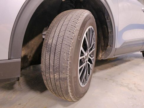 Used 2024 Ford Escape SE image 35