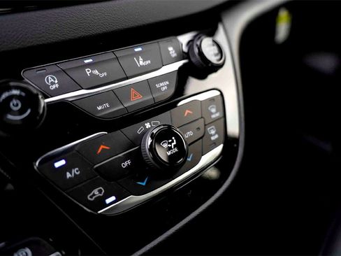 New 2026 Chrysler Voyager LX image 16