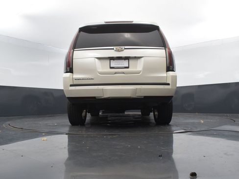 Used 2015 Cadillac Escalade Luxury image 53