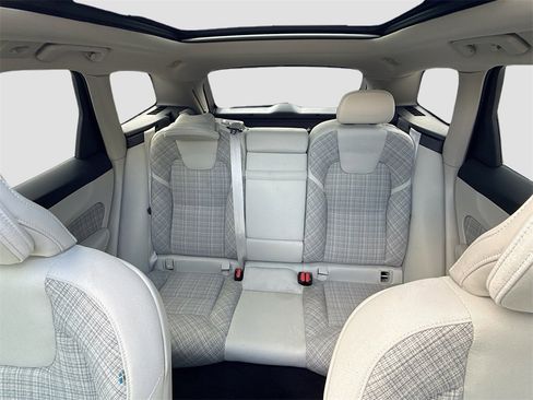Used 2022 Volvo XC60 B5 Momentum image 24