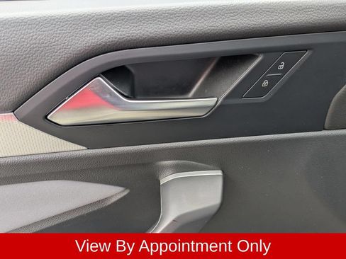 Used 2025 Volkswagen Jetta SE FWD image 11