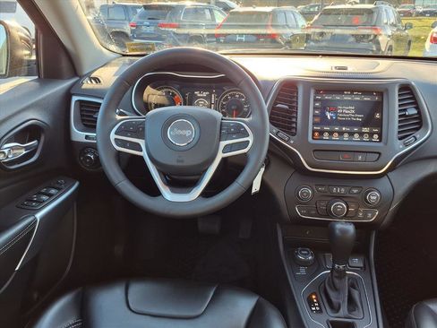 Used 2022 Jeep Cherokee Latitude w/ Sun & Sound Group image 9