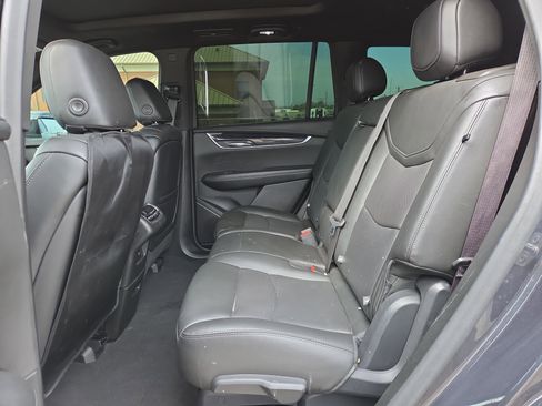 Used 2022 Cadillac XT6 Premium Luxury image 11