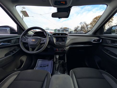 Used 2023 Chevrolet TrailBlazer LT image 2