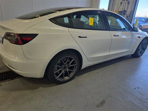 Used 2023 Tesla Model 3 Standard Range image 9