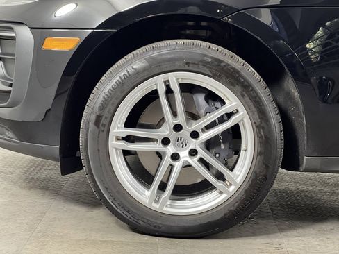 Certified 2025 Porsche Macan image 11