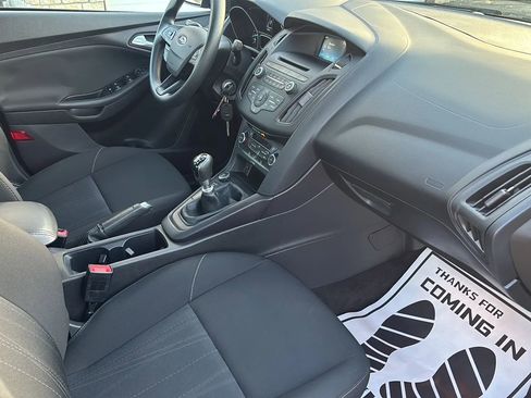 Used 2017 Ford Focus SE image 31