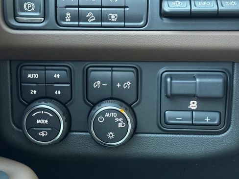 Used 2023 Chevrolet Suburban High Country AWD/4WD image 39