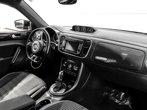 Used 2014 Volkswagen Beetle GSR image 11