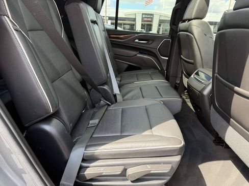 Used 2021 Cadillac Escalade Premium Luxury AWD/4WD image 8