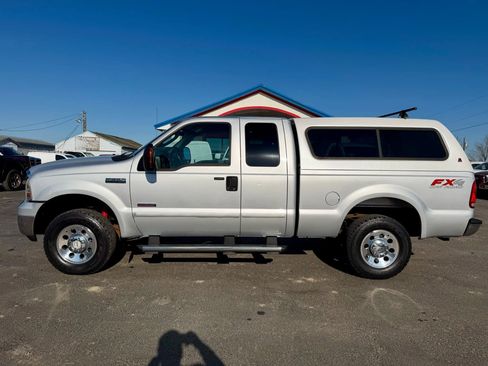 Used 2005 Ford F250 XLT image 2