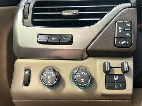 Used 2017 Chevrolet Suburban Premier AWD/4WD image 7
