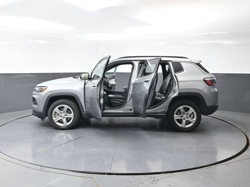Used 2024 Jeep Compass Latitude AWD/4WD image 56