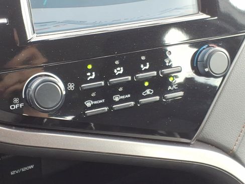 Certified 2019 Toyota Camry LE image 17