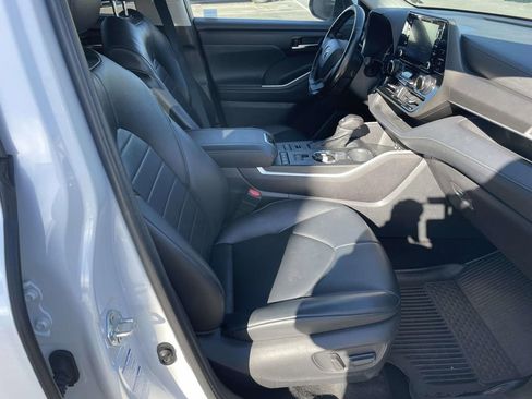 Used 2022 Toyota Highlander XLE image 48