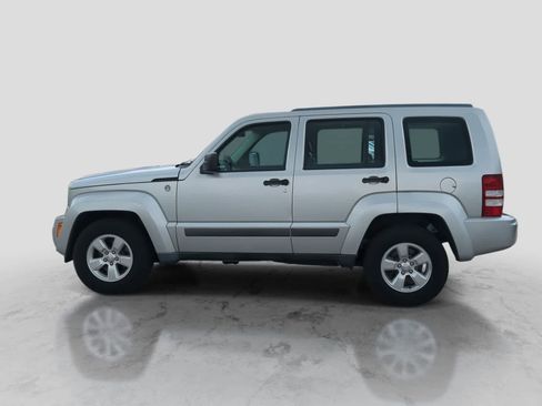 Used 2012 Jeep Liberty Sport AWD/4WD image 5