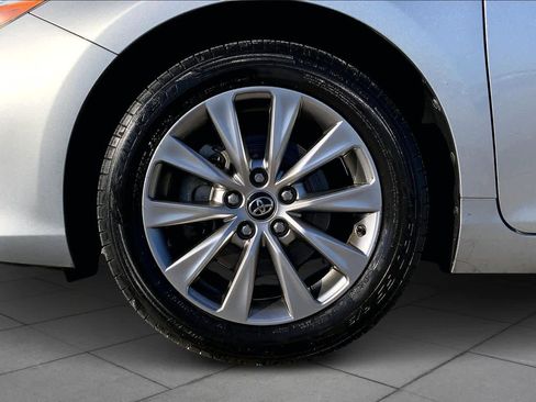 Used 2016 Toyota Camry XLE image 10